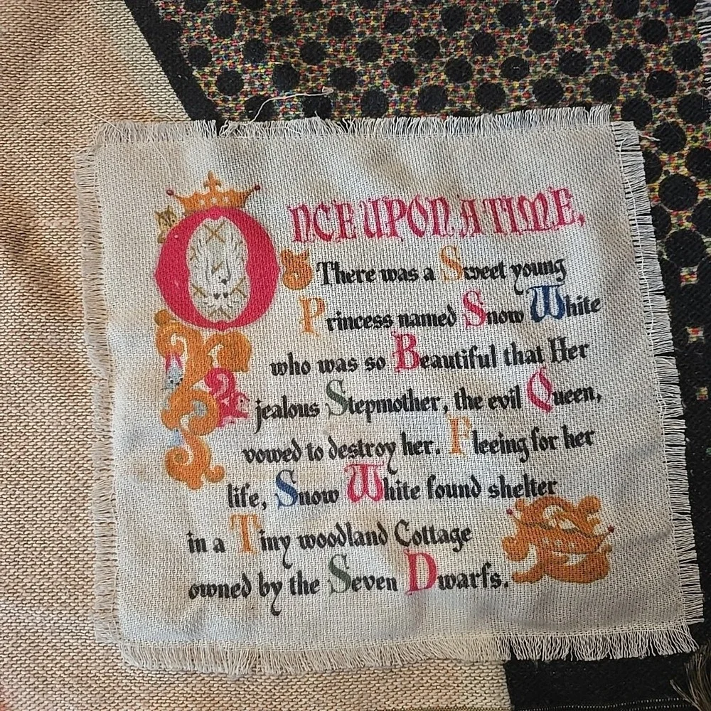 Disney Snow White Princess Celebration Tapestry Throw Blanket 70H x‎ 52W